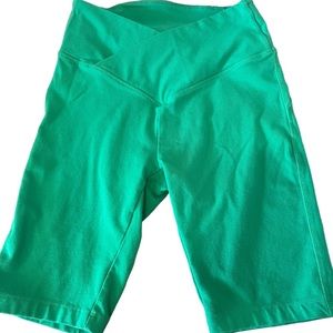 PINK Women Activewear Biker Shorts S Green Mid Rise 9" Inseam Victorias Secret